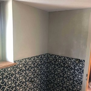 Zement Fliesen an der Wand