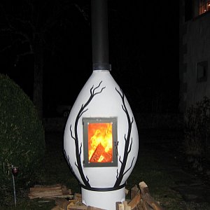 Ei-Ofen mit Eisenflammen Schmiedekunst