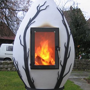 Ei-Ofen mit Eisenflammen Schmiedekunst